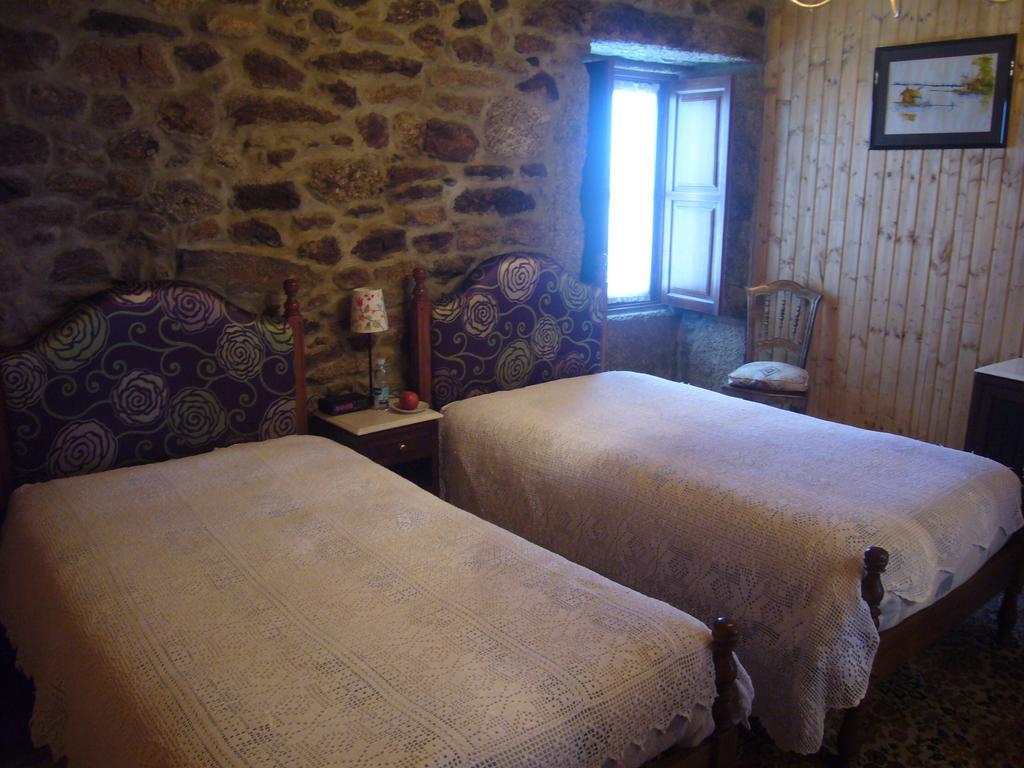 Hostal Casa Do Monge Leomil Habitación foto
