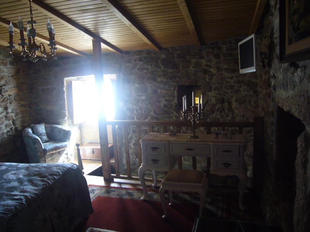 Hostal Casa Do Monge Leomil Habitación foto